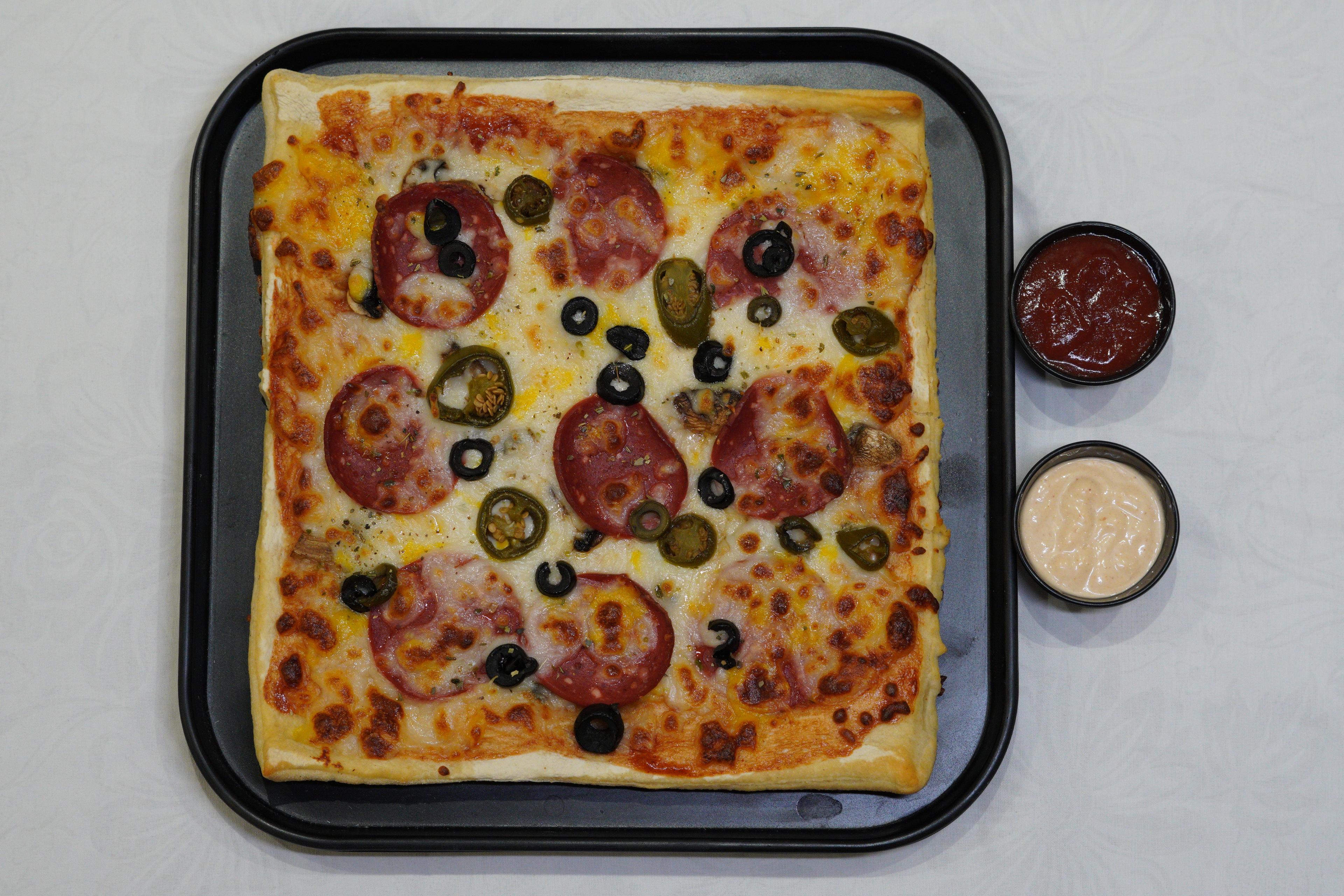 پیتزا پپرونی