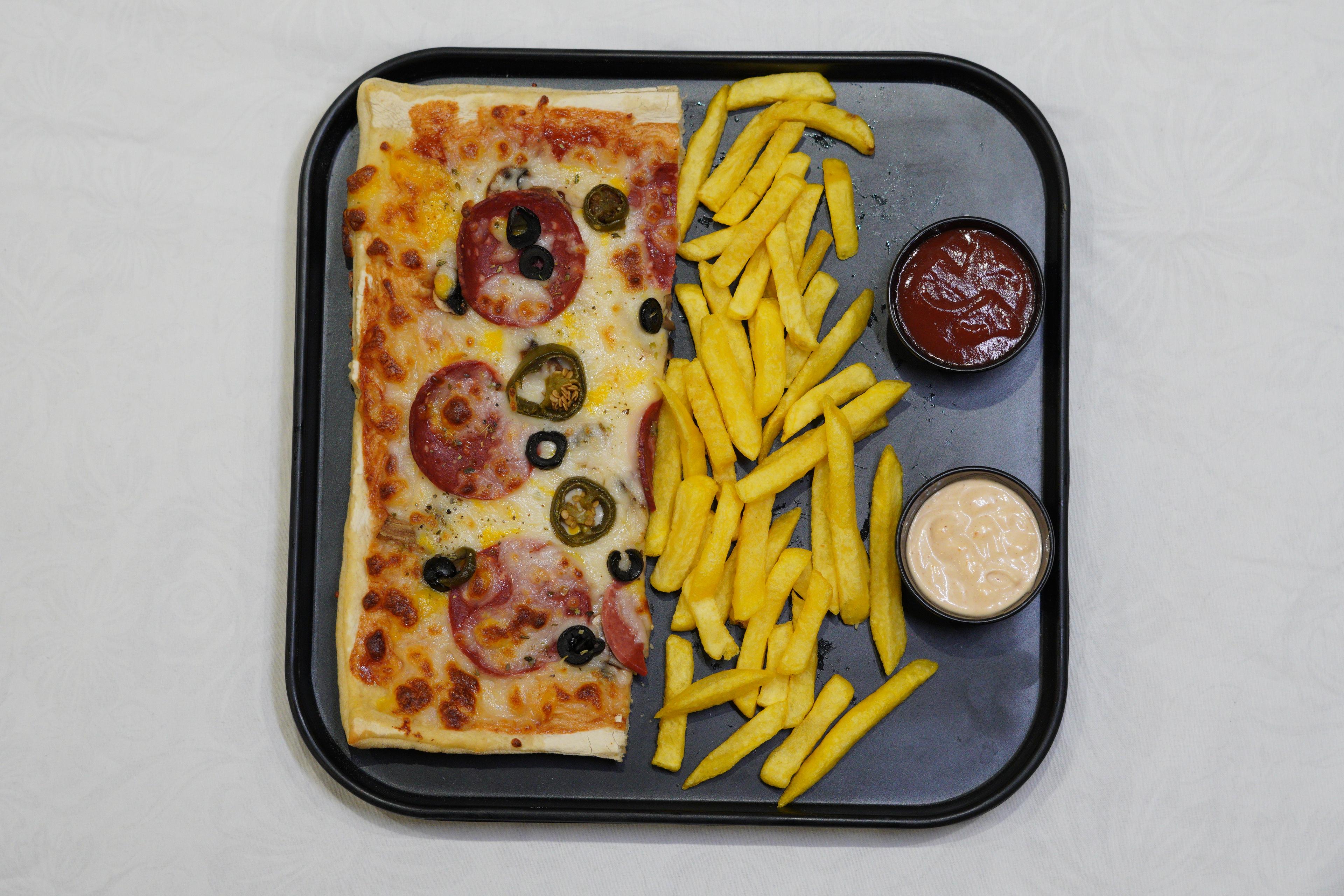 پیتزا پاتیس پپرونی